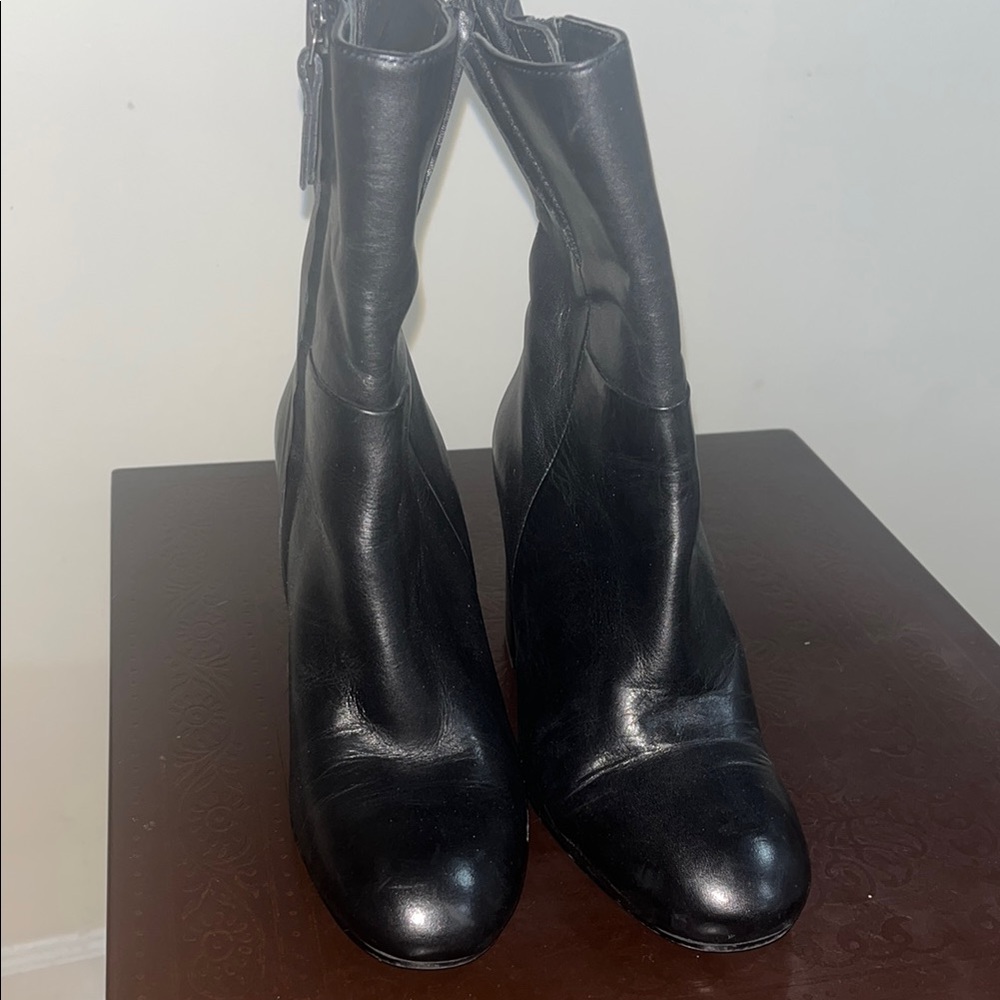 Seychelles Black Ankle Booties Sleek Leather Design